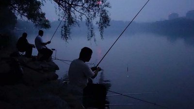 秋分晚上钓鱼钓深还是钓浅 秋分晚上为什么不好钓鱼