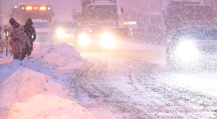 遇到暴雪时应该怎么做 下暴雪要需要注意什么