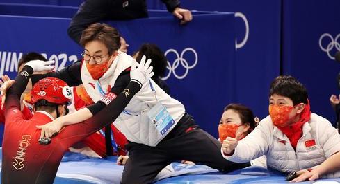 短道速滑队送别金善台安贤洙 短道速滑全队送别教练金善台安贤洙