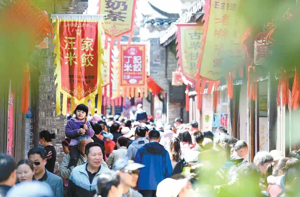 清明假期7541 9万人次国内游 迎客松无客可迎 黄山旅游业遭重创