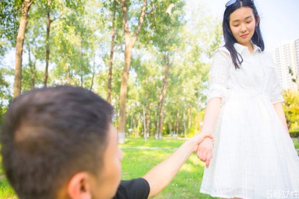 两人一直暧昧是不是不好 最容易暧昧的5种男女关系