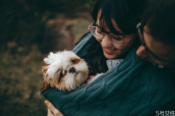 男孩暗恋你最准的表现 小细节看出男人暗恋你